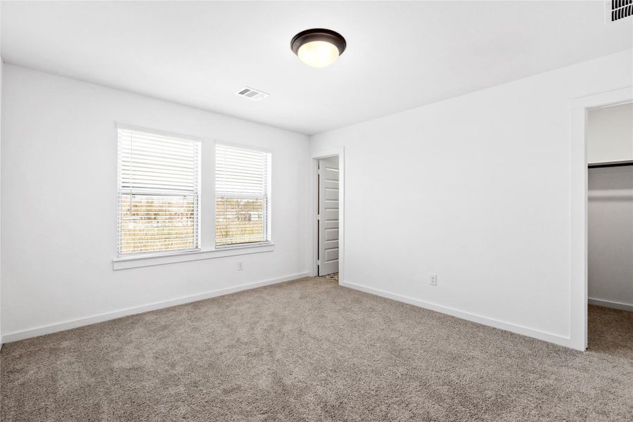 Spacious, unfurnished interior of a new home in Kendall Lakes, Alvin (Image 23).