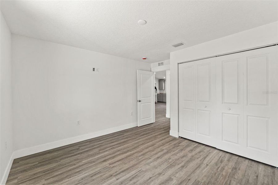 Spacious, unfurnished interior of a new home in , Weeki Wachee (Image 35).