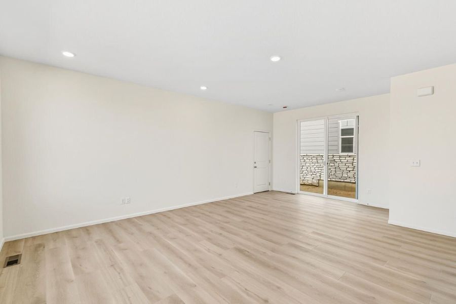 Spacious, unfurnished interior of a new home in Windler Wildflower, Aurora (Image 6).