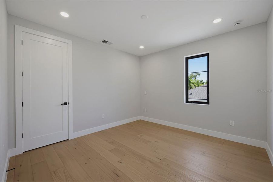 Spacious, unfurnished interior of a new home in , Winter Park (Image 21).
