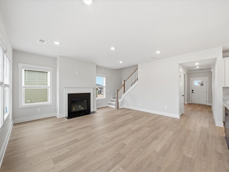 Spacious, unfurnished interior of a new home in Ashby Woods, Boiling Springs (Image 13).