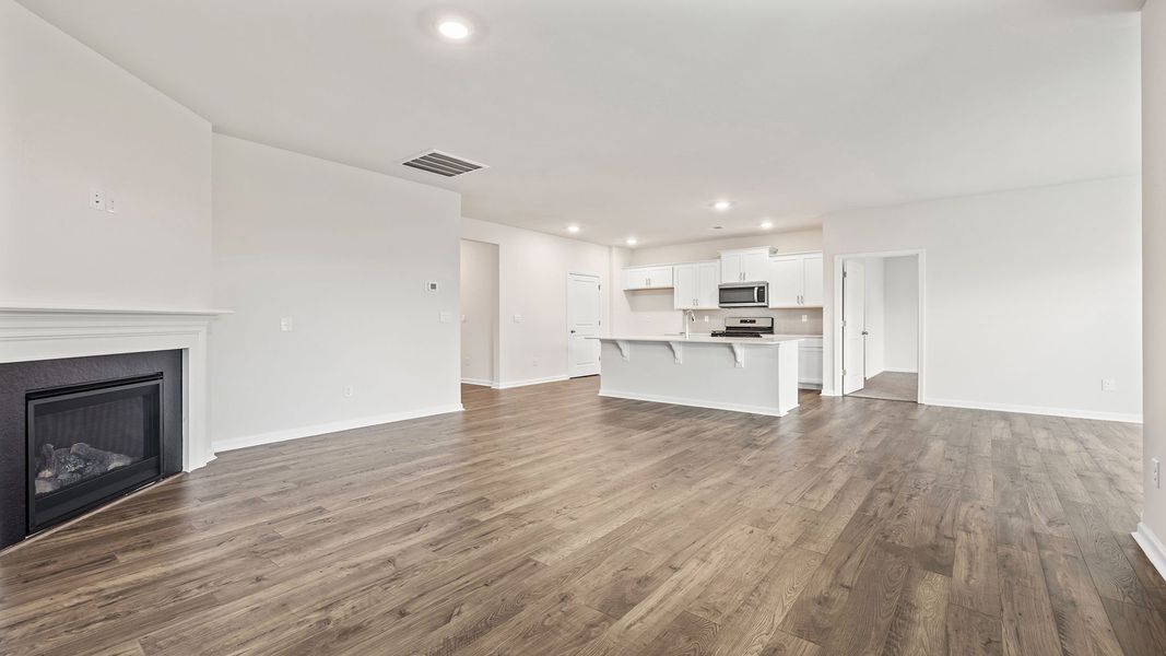 Spacious, unfurnished interior of a new home in Durbin Meadows Traditions, Fountain Inn (Image 21).