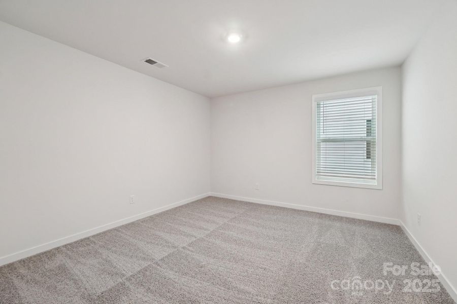 Spacious, unfurnished interior of a new home in Oak Grove Hill, Huntersville (Image 31).