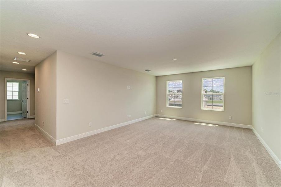 Spacious, unfurnished interior of a new home in Mirada, San Antonio (Image 22).