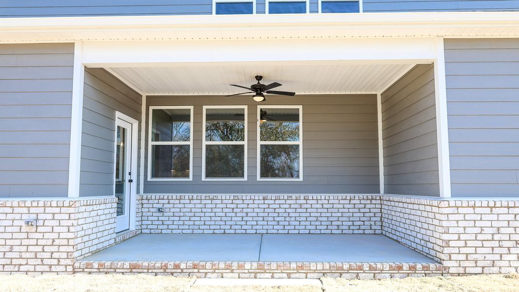 Representative exterior details of a home built from the STONEBROOK II by D.R. Horton in Harvest Point, Spring Hill (Image 4).