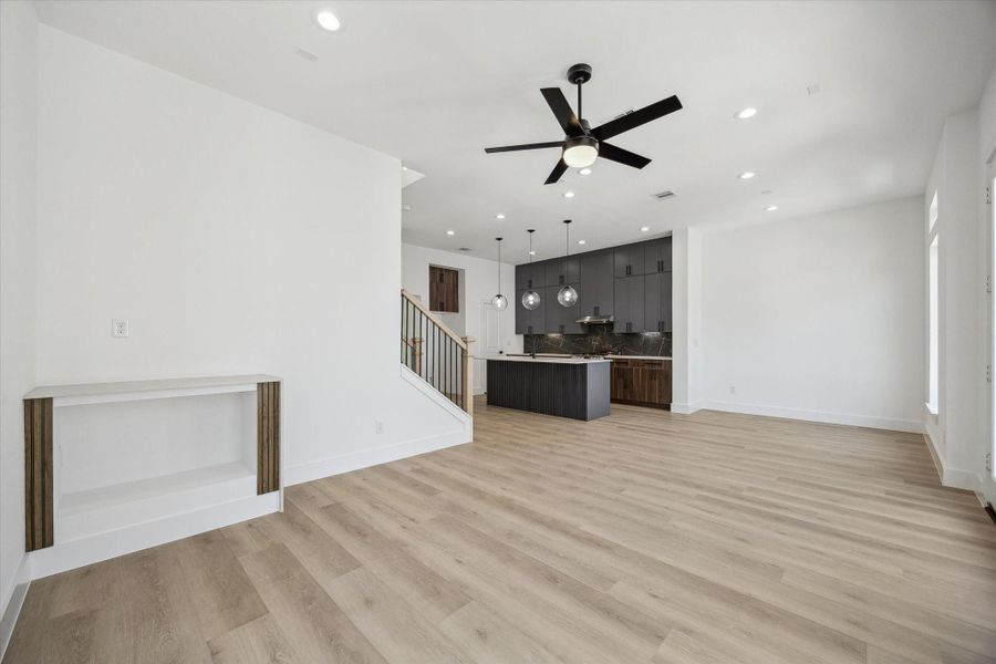 Spacious, unfurnished interior of a new home in Thornton Oaks, Houston (Image 20). Spacious, unfurnished interior of a new home in Thornton Oaks, Houston (Image 20).
