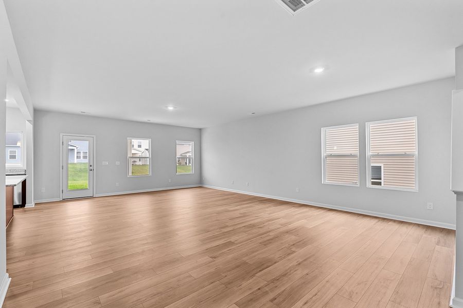 Spacious, unfurnished interior of a new home in Hanes Lake, Winston-Salem (Image 20).