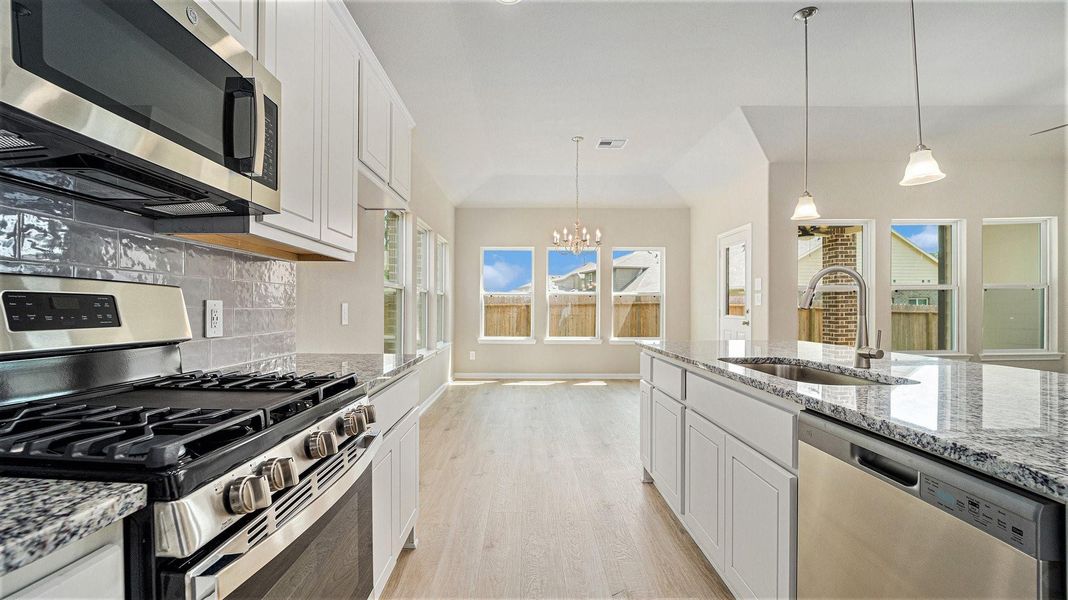 Furnished interior view inside a new home in Meadow Glen, Conroe (Image 8).