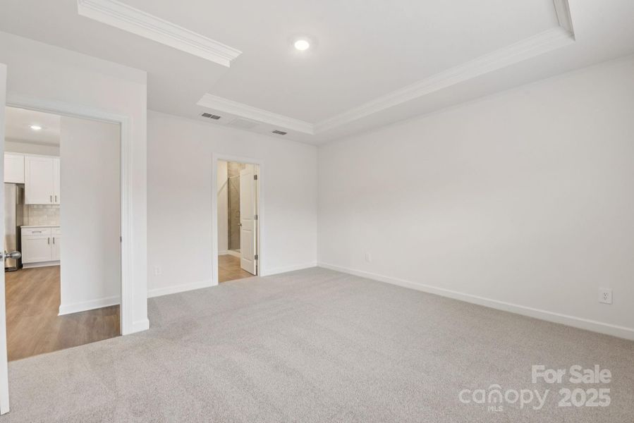 Spacious, unfurnished interior of a new home in Brighton Springs, York (Image 13).