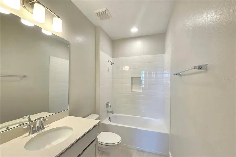 Furnished interior view inside a new home in Bay Lake Farms, St. Cloud (Image 7).