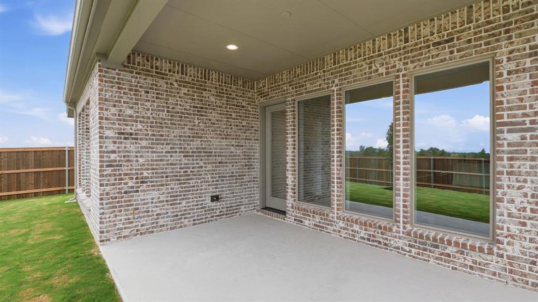 Exterior details and patio area of a home in Meraki, Forney (Image 3).