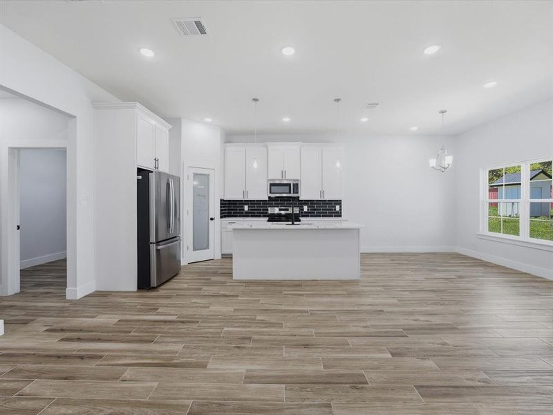 Spacious, unfurnished interior of a new home in , Bowie (Image 26).