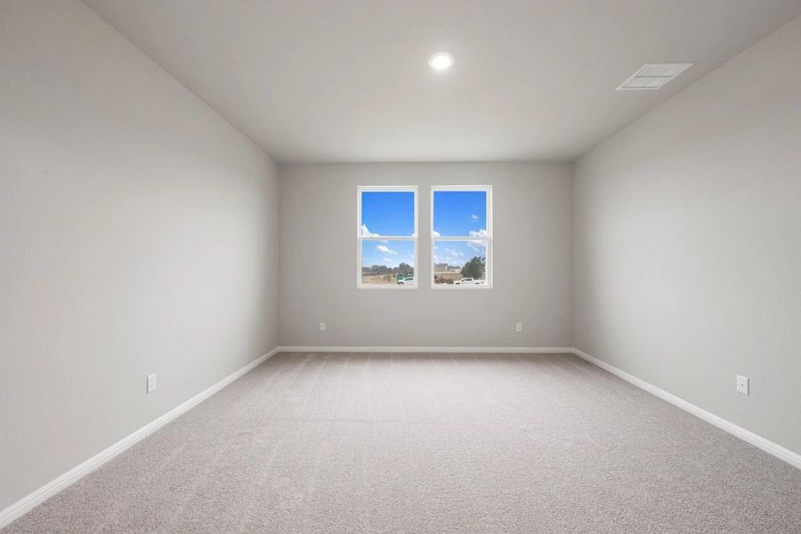 Spacious, unfurnished interior of a new home in Berry Creek Highlands, Georgetown (Image 35).