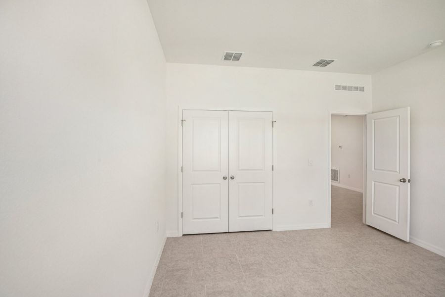 Spacious, unfurnished interior of a new home in Marion Oaks, Ocala (Image 35).