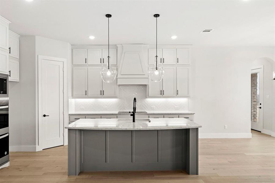 22. 160 Waterview - Kitchen