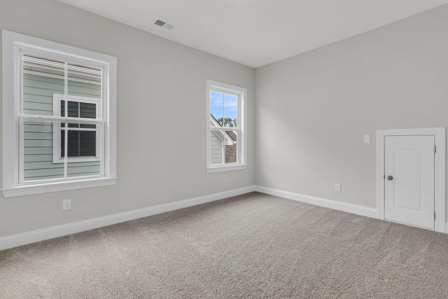 Spacious, unfurnished interior of a new home in Tidewater at Lakes of Cane Bay, Summerville (Image 39).