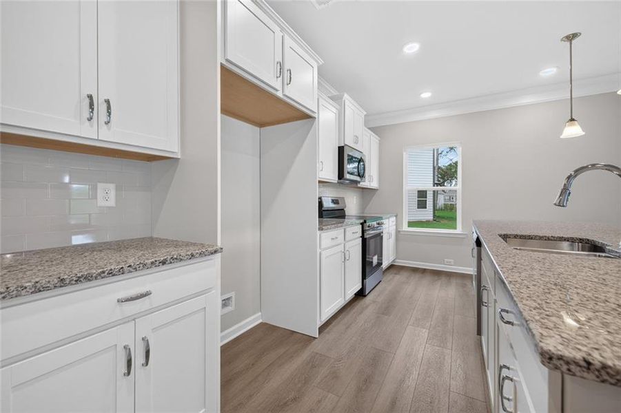 Furnished interior view inside a new home in Allen Manor, Hoschton (Image 9).