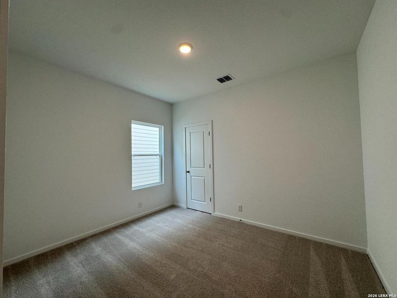 Spacious, unfurnished interior of a new home in Hennersby Hollow, San Antonio (Image 18).