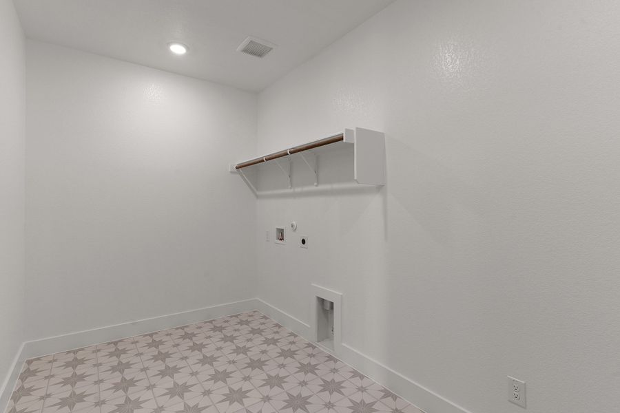 Spacious, unfurnished interior of a new home in Broken Oak, Georgetown (Image 67).