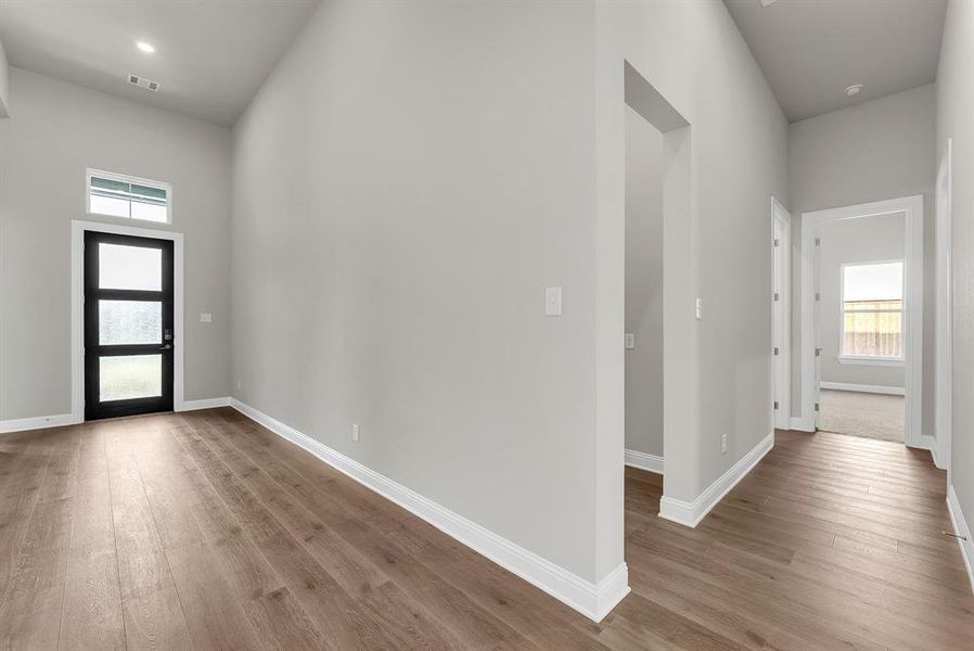 Spacious, unfurnished interior of a new home in Oaks Preserve, Mansfield (Image 14).