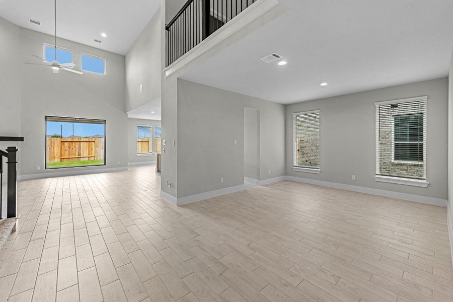 Spacious, unfurnished interior of a new home in Morton Creek Ranch, Katy (Image 26).