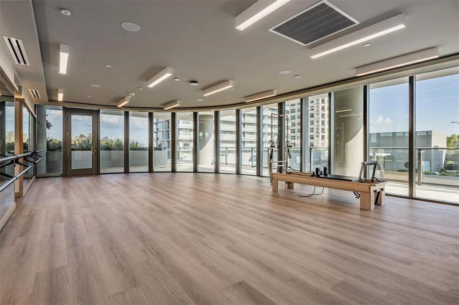Community amenities in The Ritz-Carlton Residences, Tampa (Image 60).