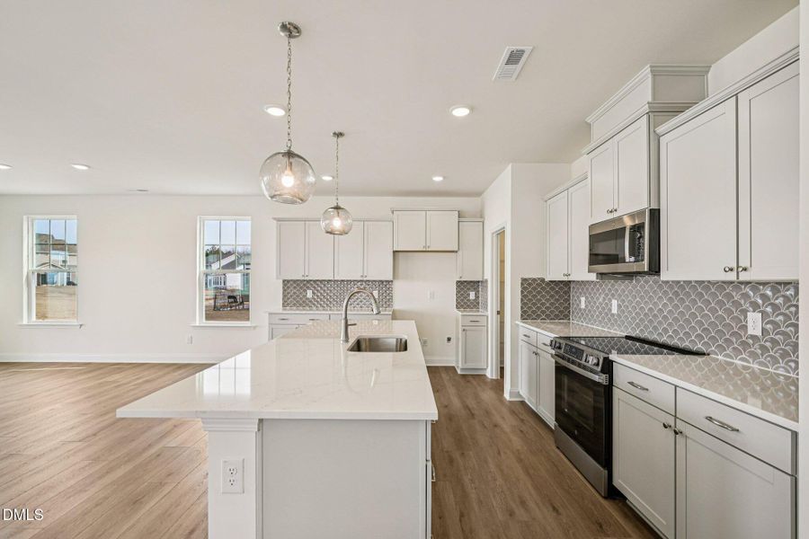 17-web-or-mls-Channel Drop Lp-S3001-017