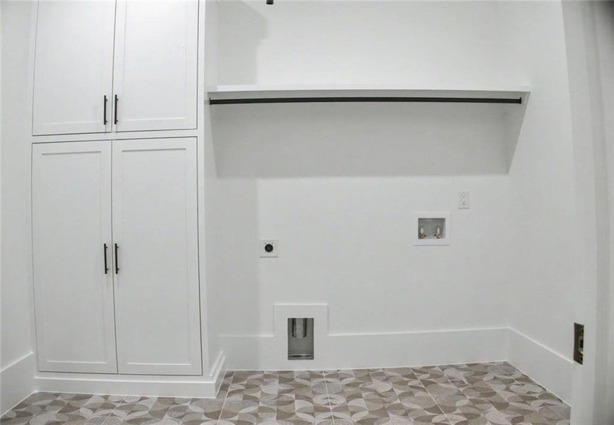 Spacious, unfurnished interior of a new home in , Monroe (Image 39).