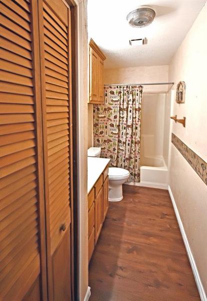 Furnished interior view inside a new home in , Yantis (Image 9).