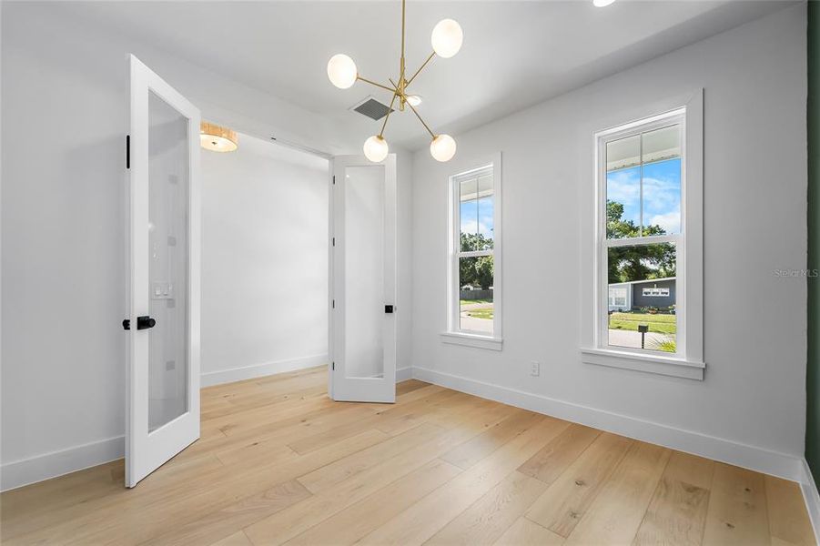 Spacious, unfurnished interior of a new home in , Tampa (Image 19).