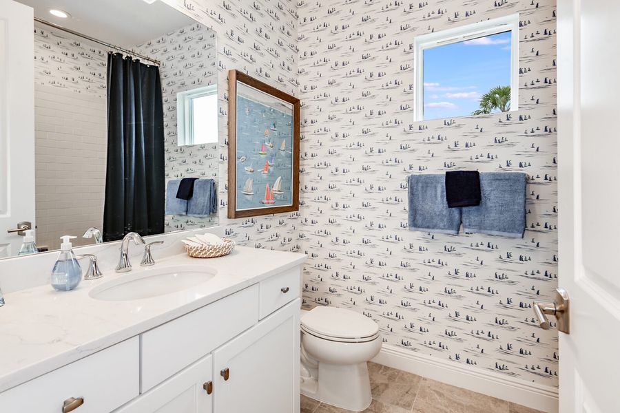 Representative furnished interior of a home built from the Dream 2 by Neal Communities in Palmera, Venice (Image 32).