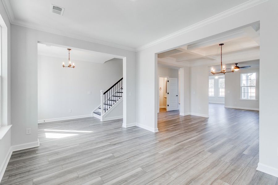 Spacious, unfurnished interior of a new home in Hendrix Farms, Lexington (Image 18).