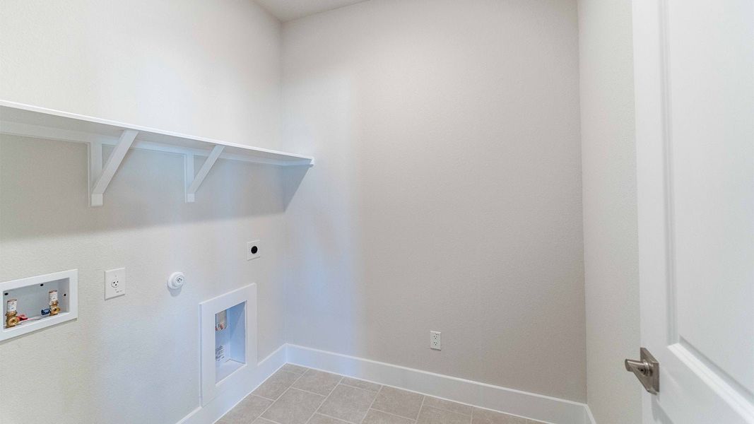 Spacious, unfurnished interior of a new home in Santa Rita Ranch, Liberty Hill (Image 28).