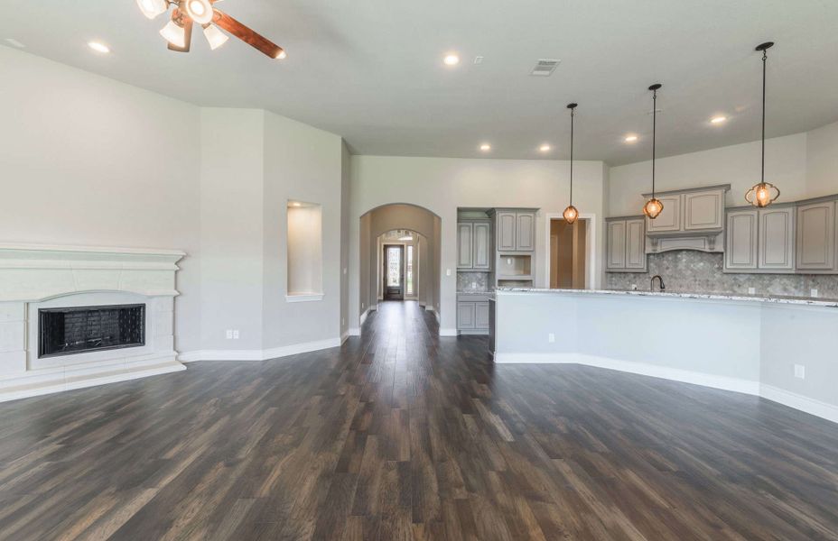 Representative unfurnished interior of a home built from the 3326 by Ravenna Homes in Cross Creek West, Fulshear (Image 24).