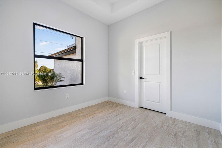 Spacious, unfurnished interior of a new home in , Lehigh Acres (Image 32).