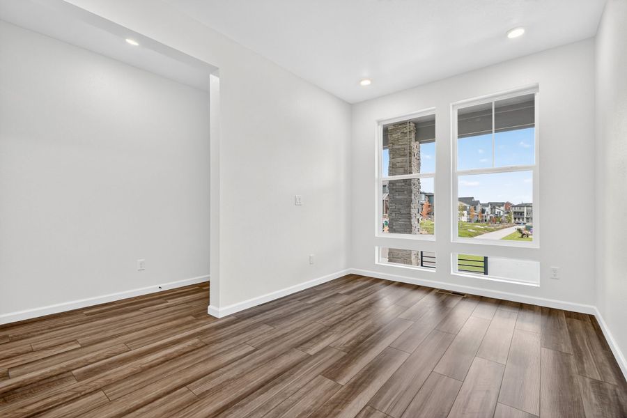 Spacious, unfurnished interior of a new home in Sterling Ranch Ascent Village, Littleton (Image 11).