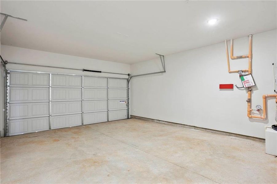 Spacious, unfurnished interior of a new home in The Enclave Townhomes, Hampton (Image 20).