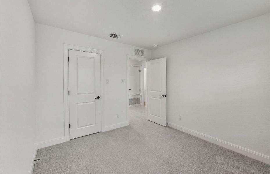 Spacious, unfurnished interior of a new home in Horizon Lake, Leander (Image 37).