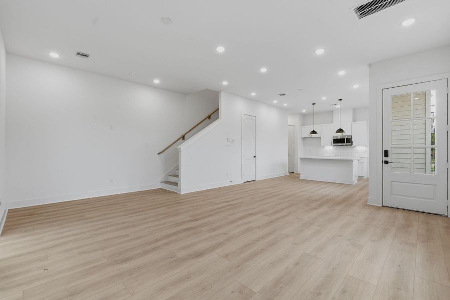 Spacious, unfurnished interior of a new home in , Houston (Image 20).