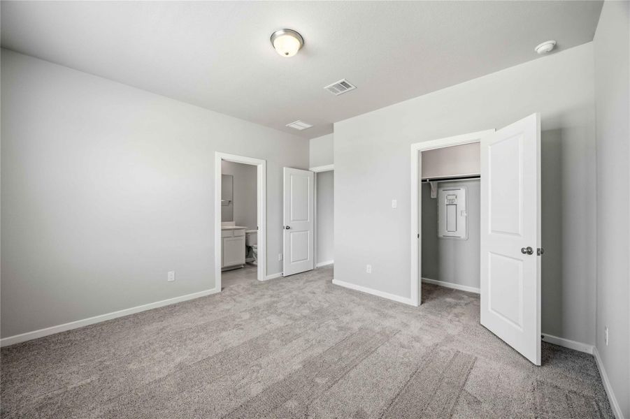 Spacious, unfurnished interior of a new home in Canterra Creek  60', Rosharon (Image 36).