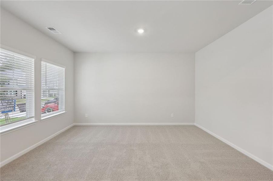 Spacious, unfurnished interior of a new home in Westmont Preserve, Powder Springs (Image 31).