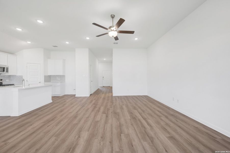 Spacious, unfurnished interior of a new home in Paloma Park, Converse (Image 21).