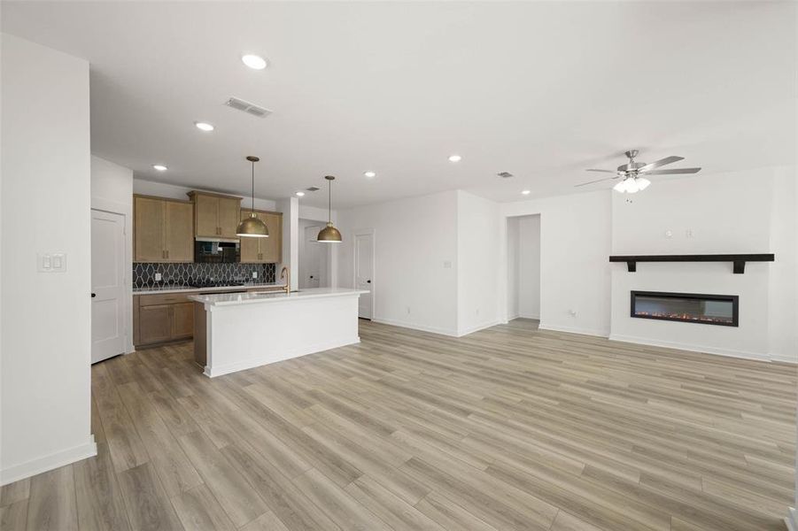 6929 Freight Train- Dining-2 6929 Freight Train- Dining-2