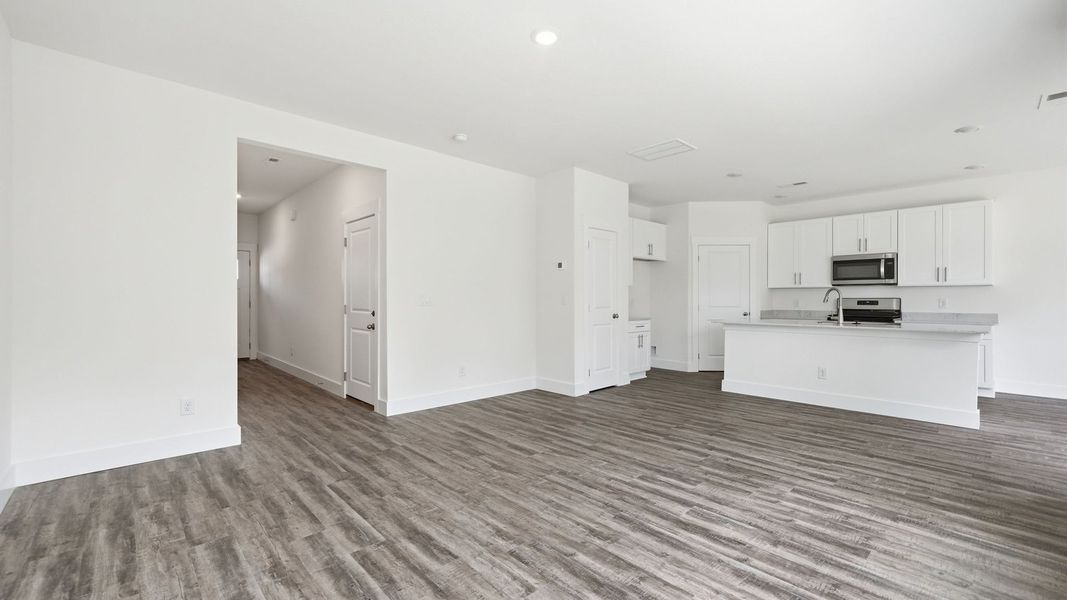 Spacious, unfurnished interior of a new home in Fieldcrest Acres, Blountville (Image 14).