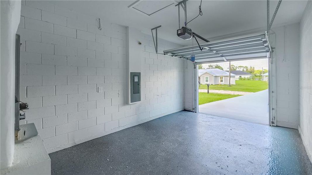 Spacious, unfurnished interior of a new home in , Sebring (Image 16).