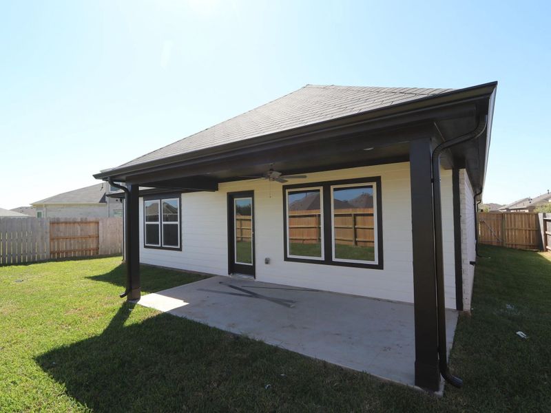 Exterior details and patio area of a home in Miller's Pond, Rosenberg (Image 8). Exterior details and patio area of a home in Miller's Pond, Rosenberg (Image 8).