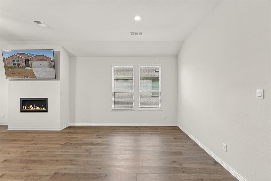 Spacious, unfurnished interior of a new home in , Anna (Image 24).