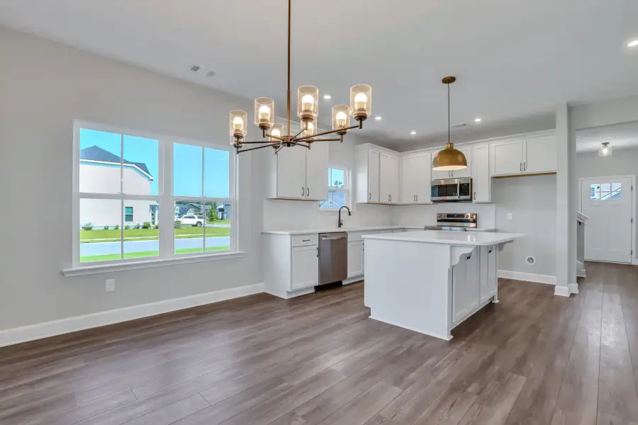 Sherwood – Kitchen Island and Dining Area