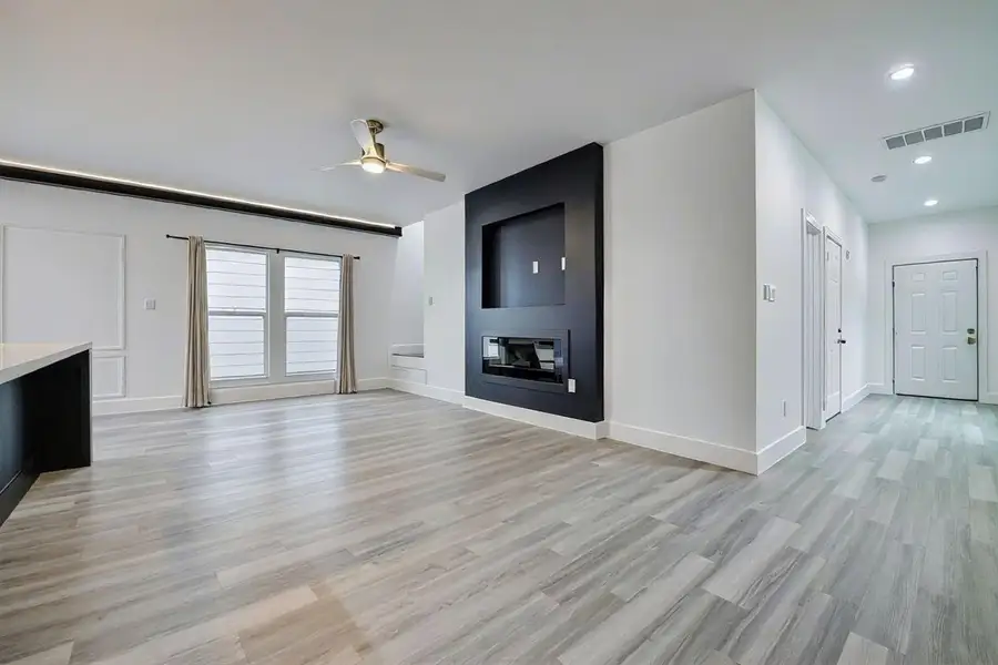 Spacious, unfurnished interior of a new home in , Houston (Image 26).