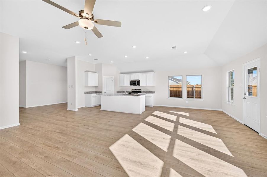 Spacious, unfurnished interior of a new home in Verandah, Royse City (Image 24).